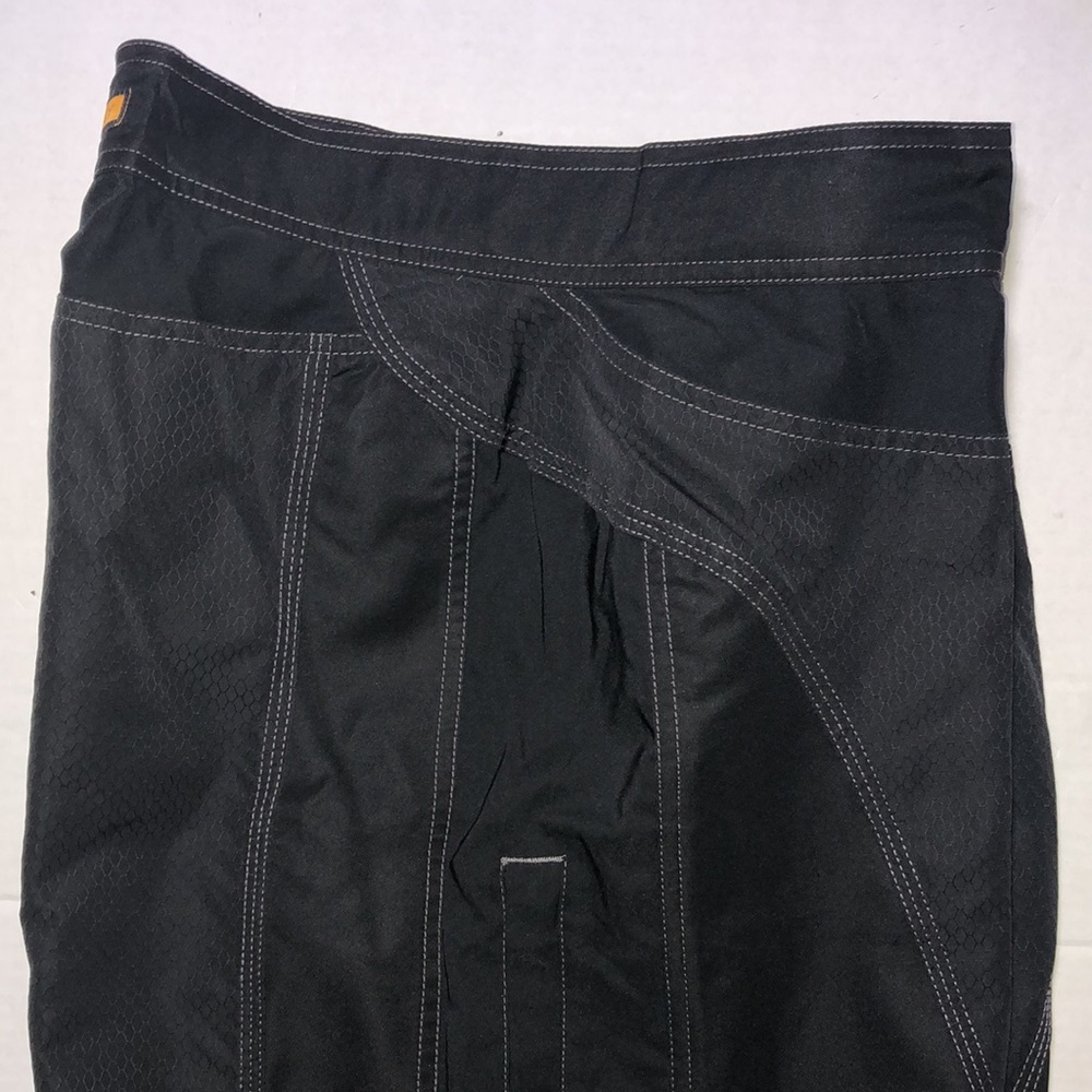 Men’s Oakley Black Board Shorts 34 - Picture 16 of 16